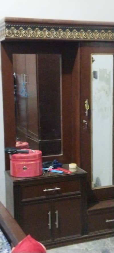 showcase+almari+dressing table for sale