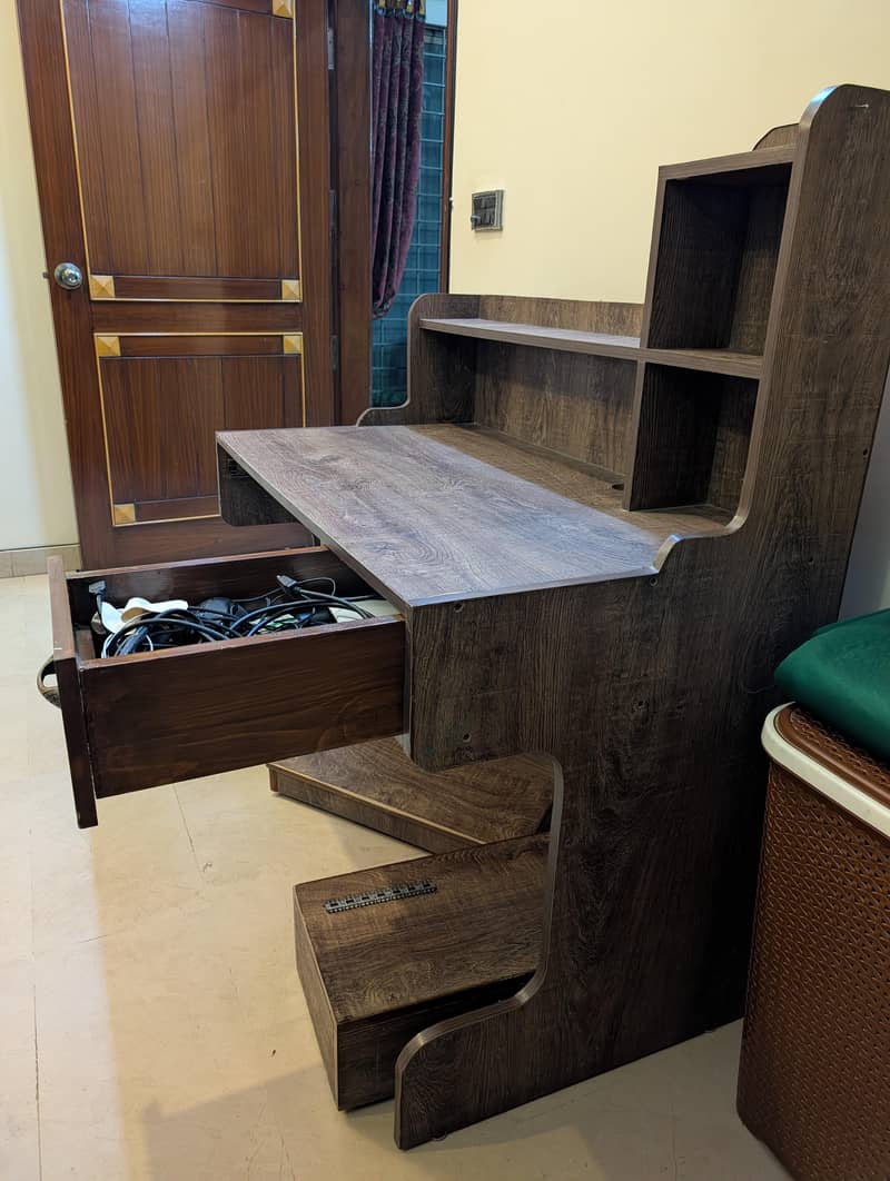 Modern Computer / Study Table with Shelves & Drawer – Solid Condition 2