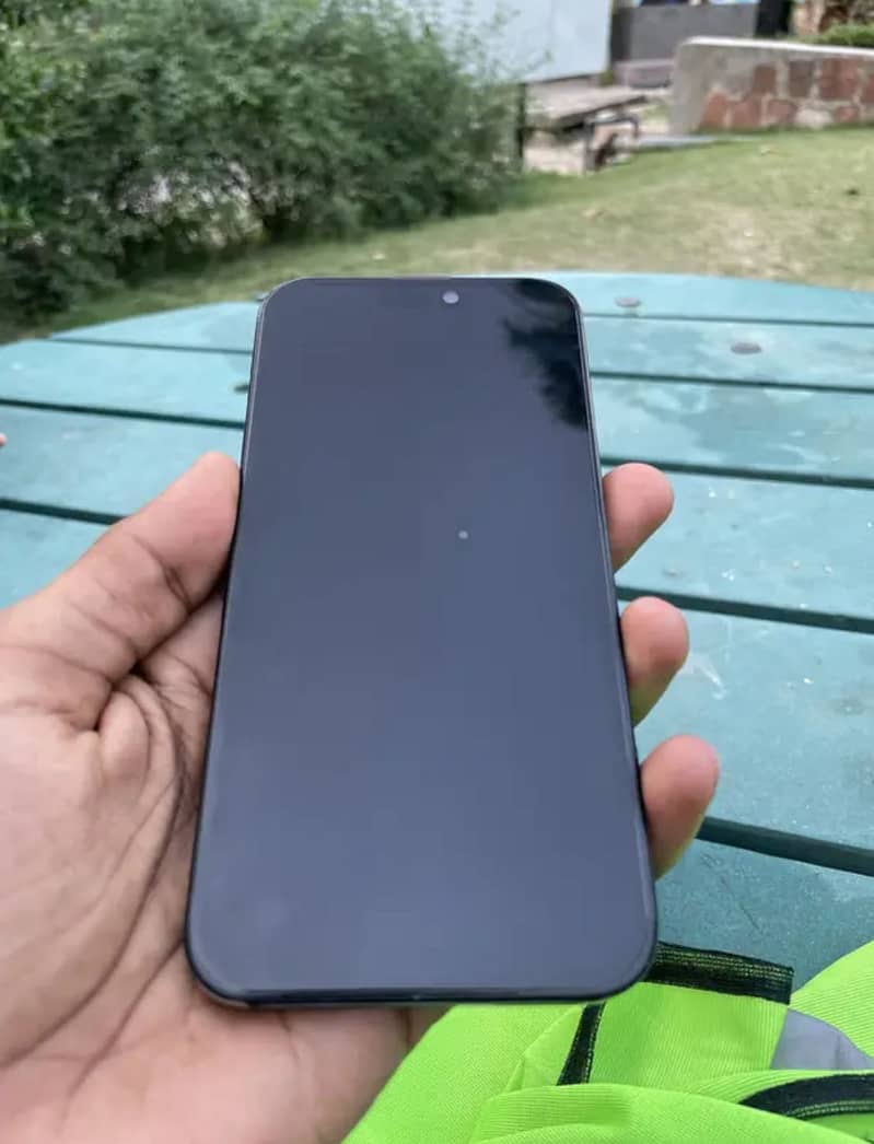 Apple iPhone 16 Plus 1