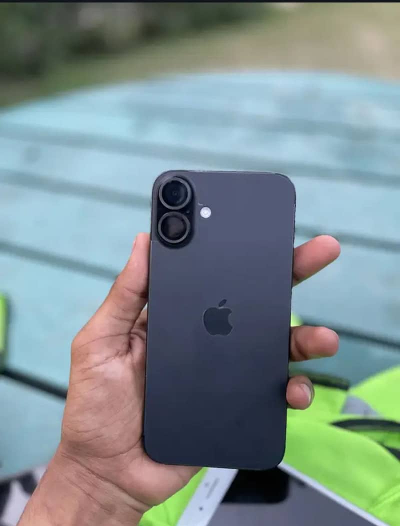 Apple iPhone 16 Plus 2