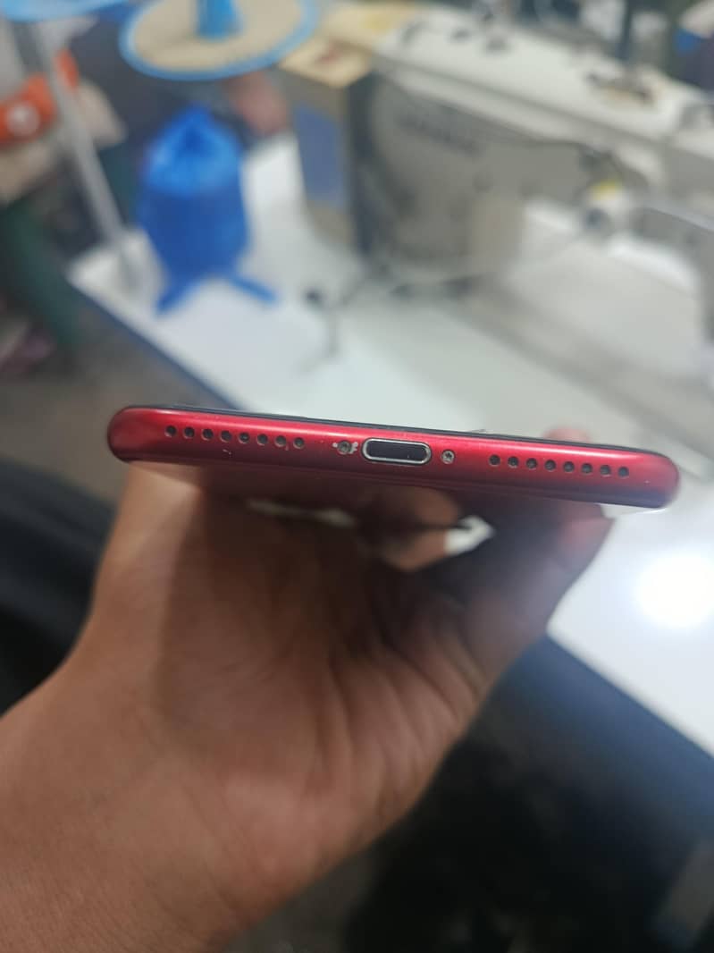 Apple iPhone 8 Plus 4