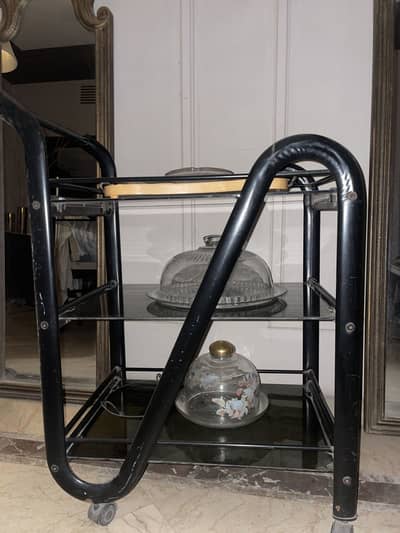 Trolly serving table in perfect condition