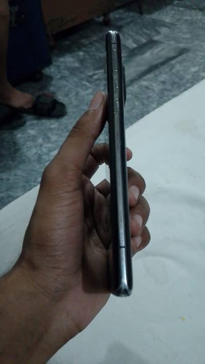 Aquos R6