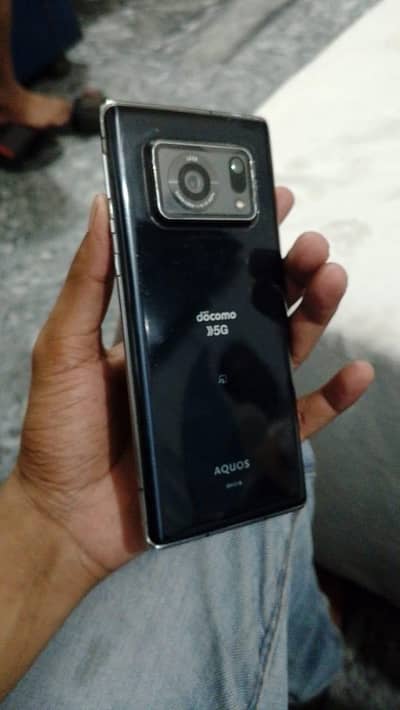Aquos R6