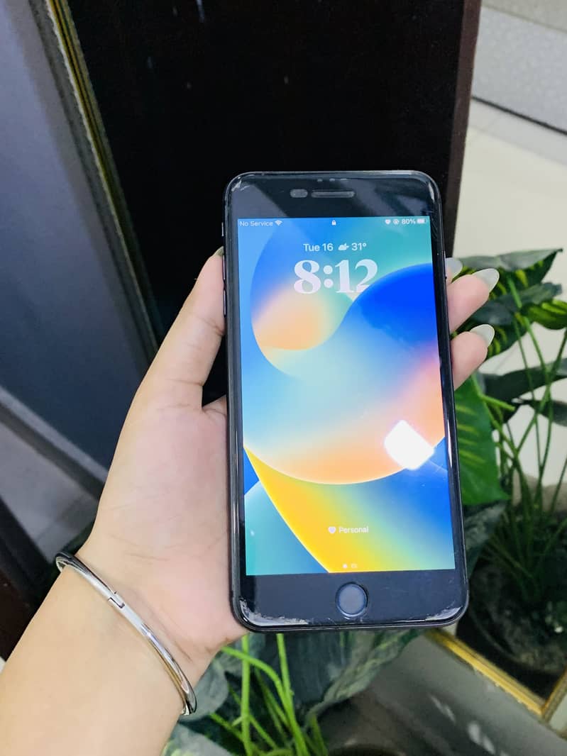 Apple iPhone 8 Plus 1