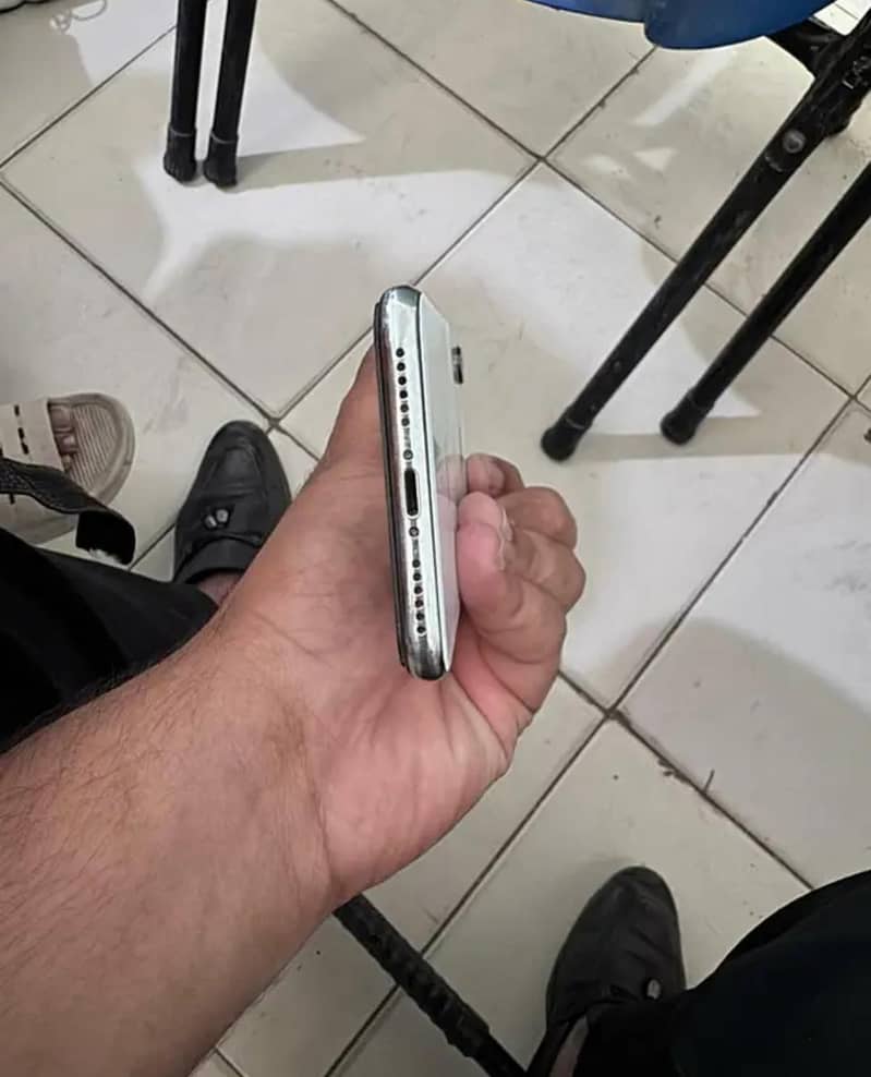 Apple iPhone X 3