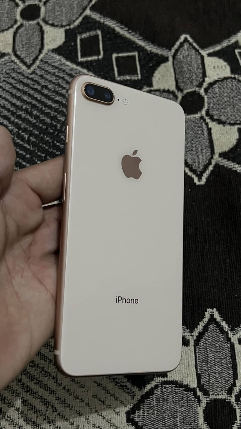 Apple iPhone 8 Plus 1