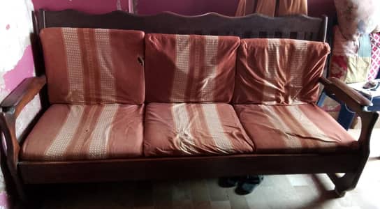 3 Seater Sofa (Good Condition)