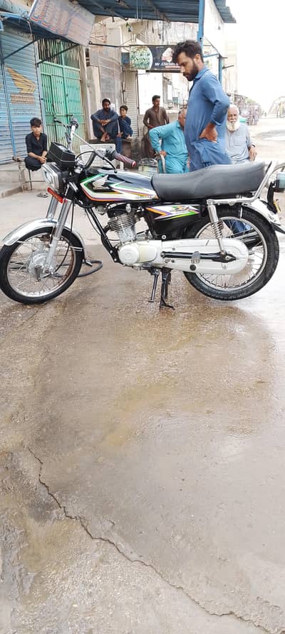 2016 Honda 125 hai. kagaz Sara clear hai