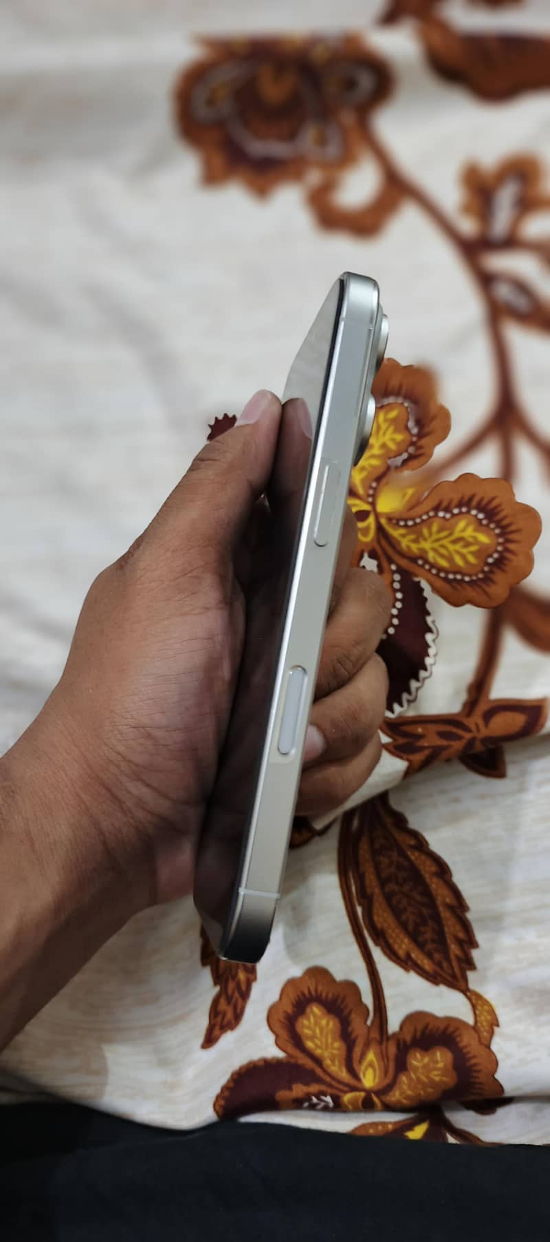 iPhone 16 Pro 3
