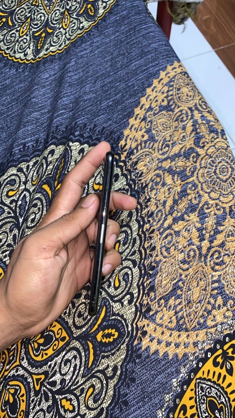 Apple iPhone X 5