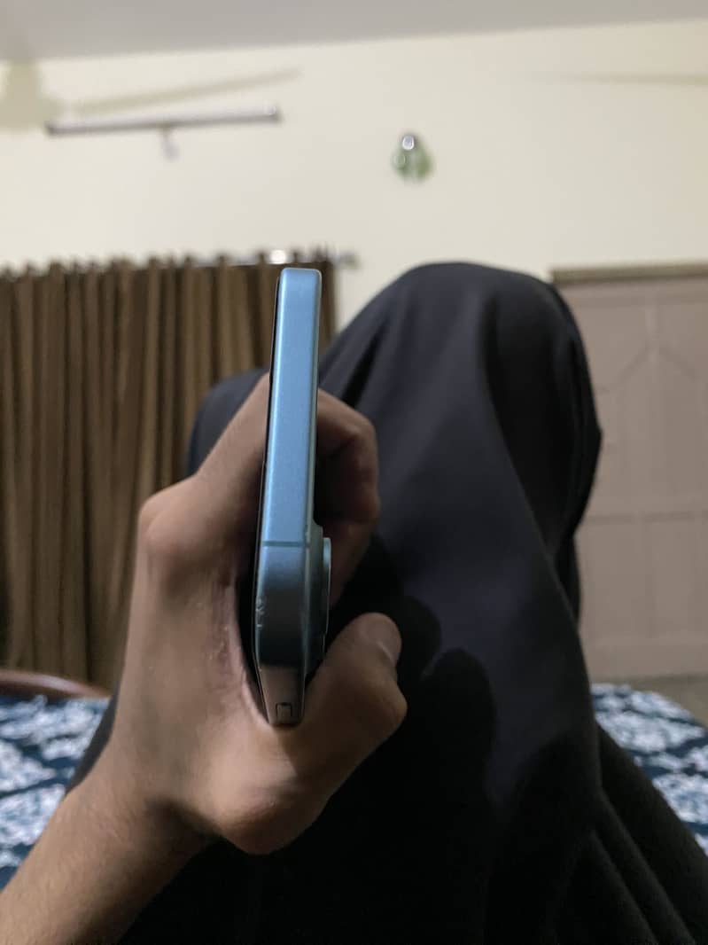 Apple iPhone 16 Plus 0