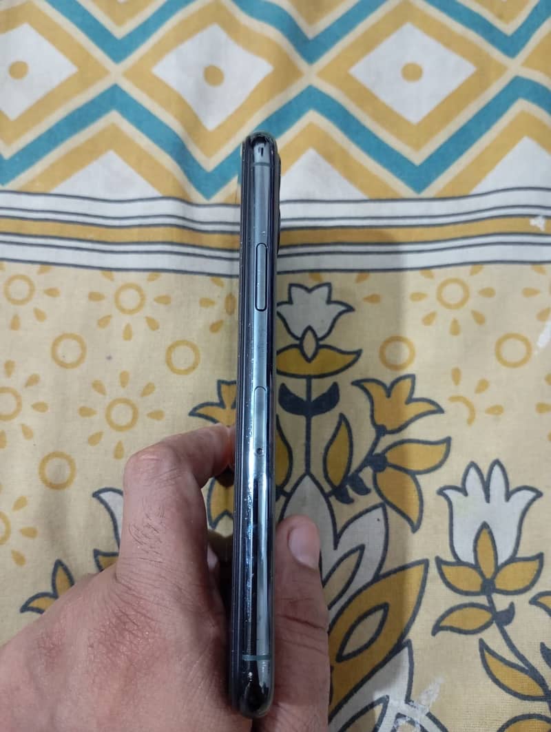 Apple iPhone 11 Pro 3