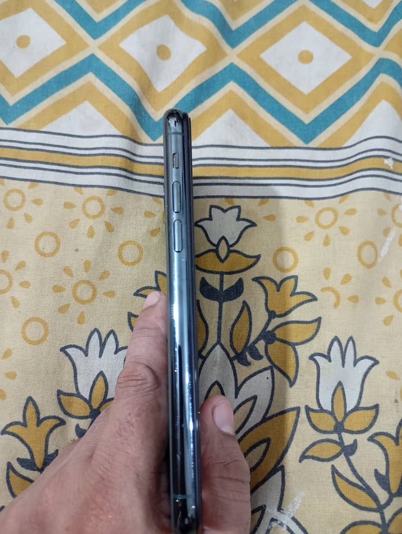 Apple iPhone 11 Pro 6