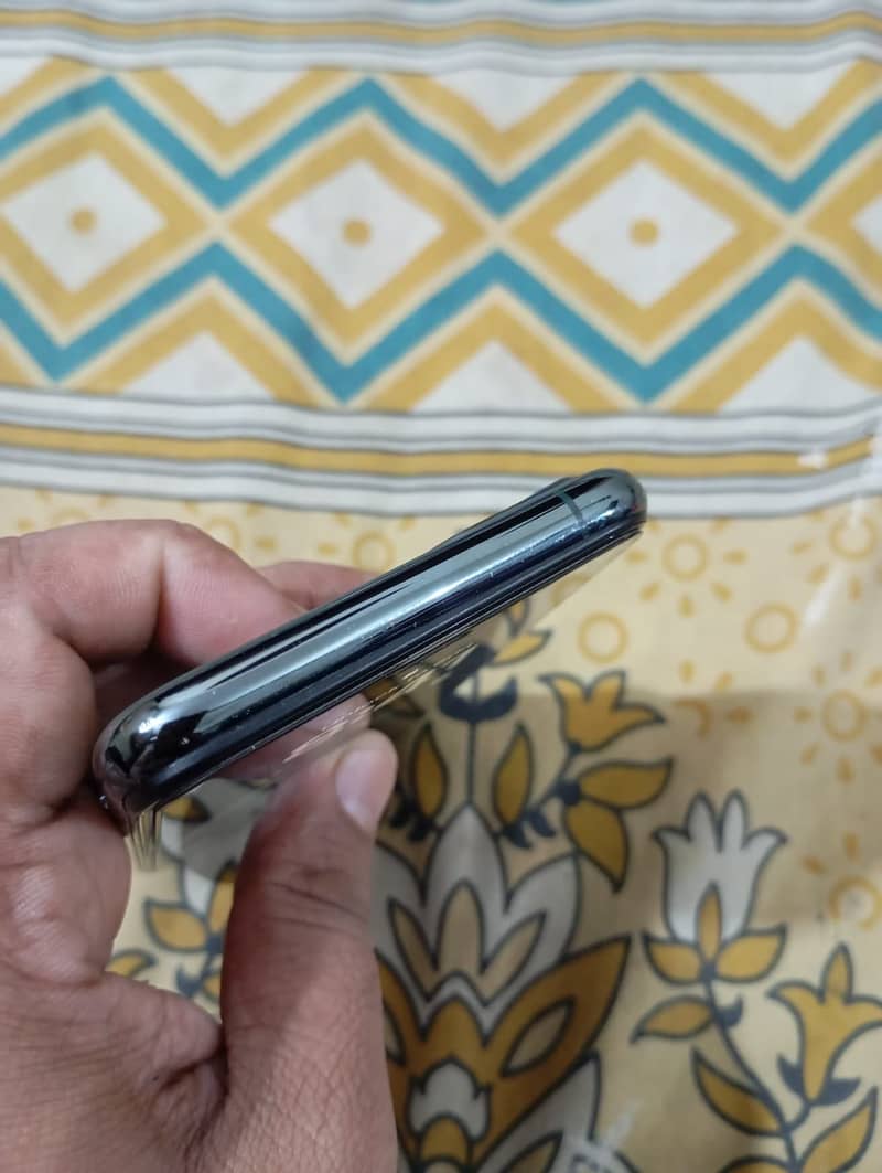 Apple iPhone 11 Pro 7