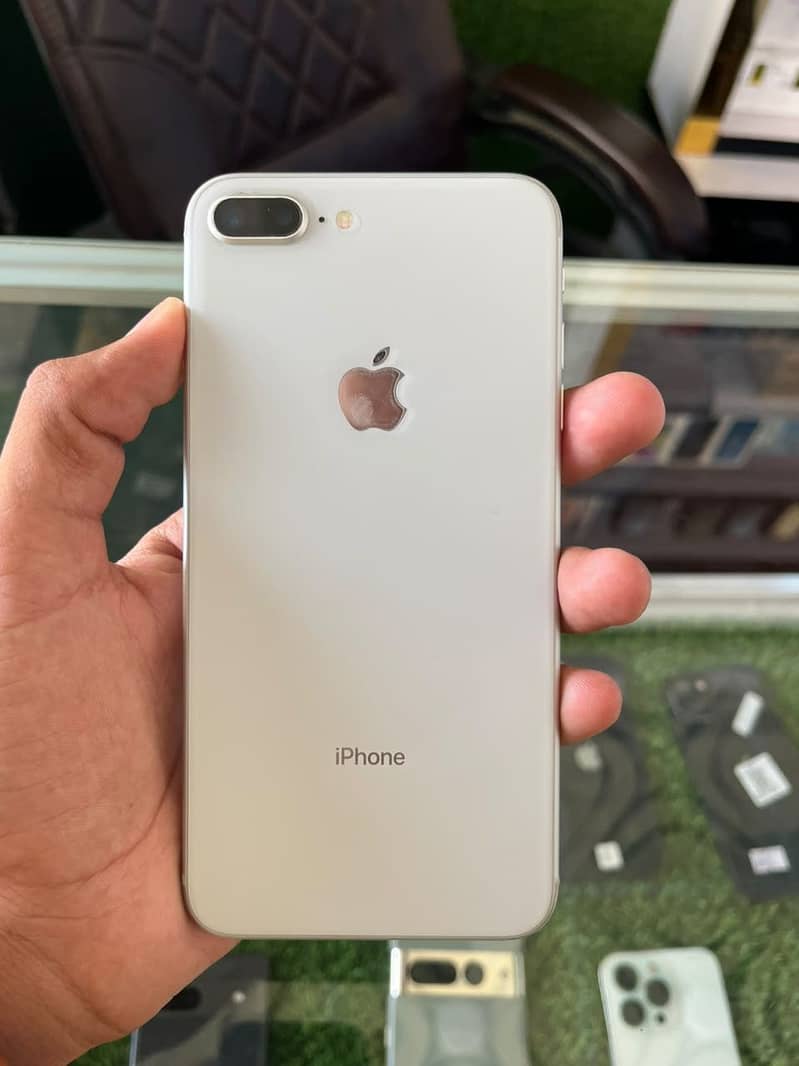 Apple iPhone 8 Plus 0