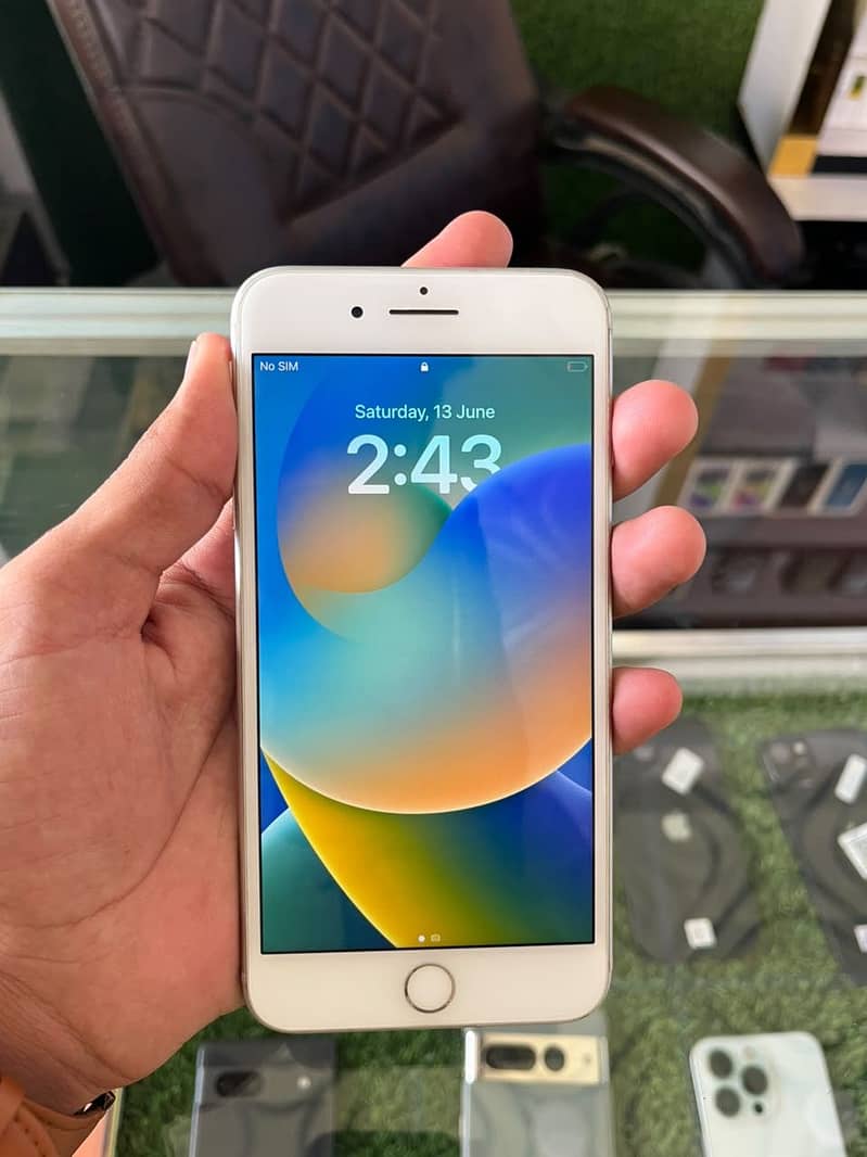 Apple iPhone 8 Plus 1