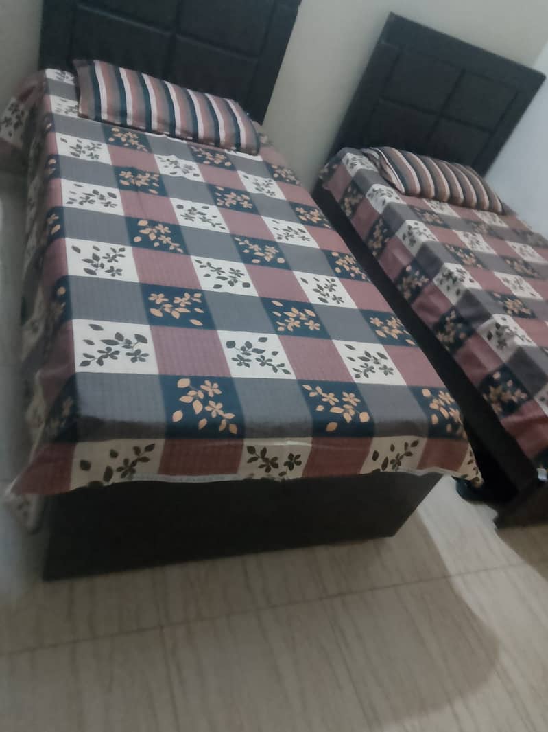 2 SINGLE BEDS 3