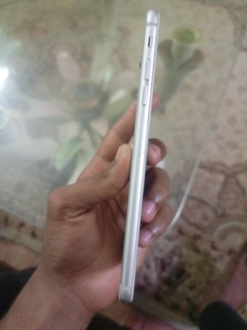 Apple iPhone 6 Plus 2