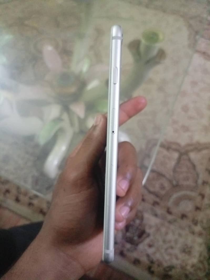 Apple iPhone 6 Plus 3