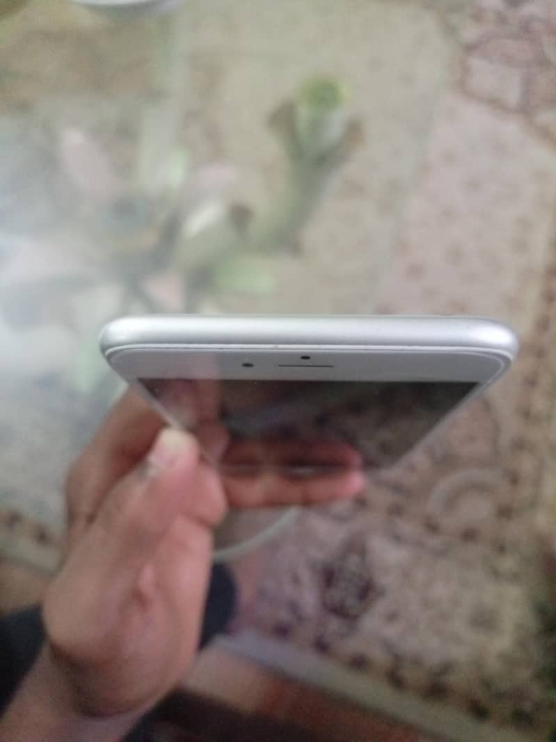 Apple iPhone 6 Plus 4