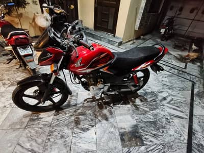 HONDA CB 125 Red