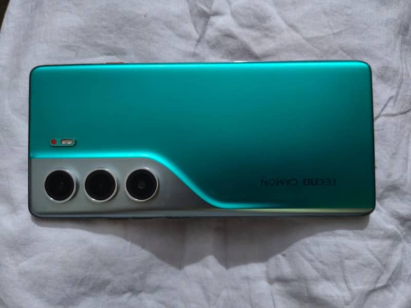 Tecno CAMON 40 Pro 4