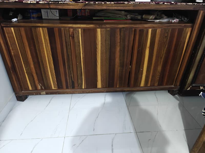 Chester table 0
