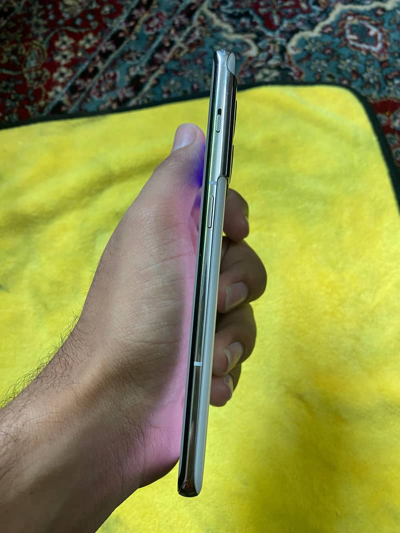 One Plus 10 Pro 4