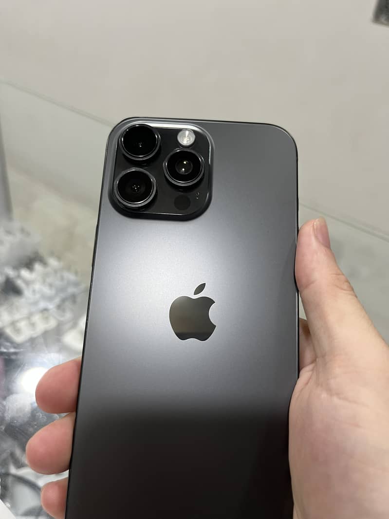 iPhone 16 Pro max 3