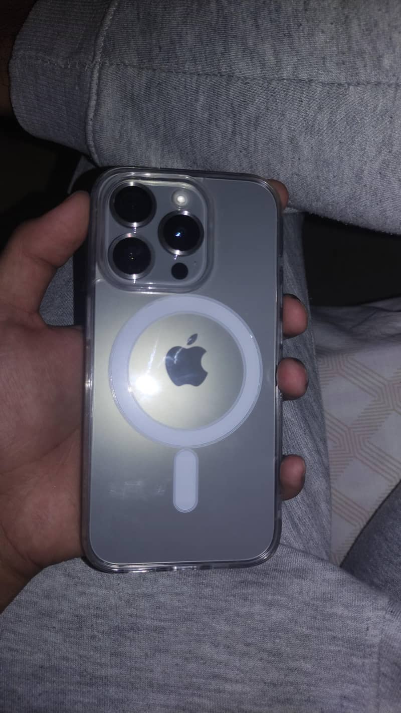 Apple iPhone 15 Pro 0