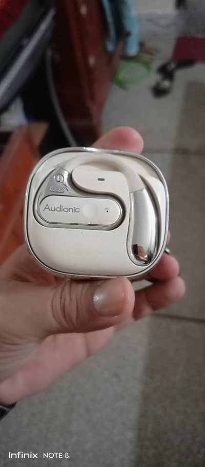earbuds audionic mavick