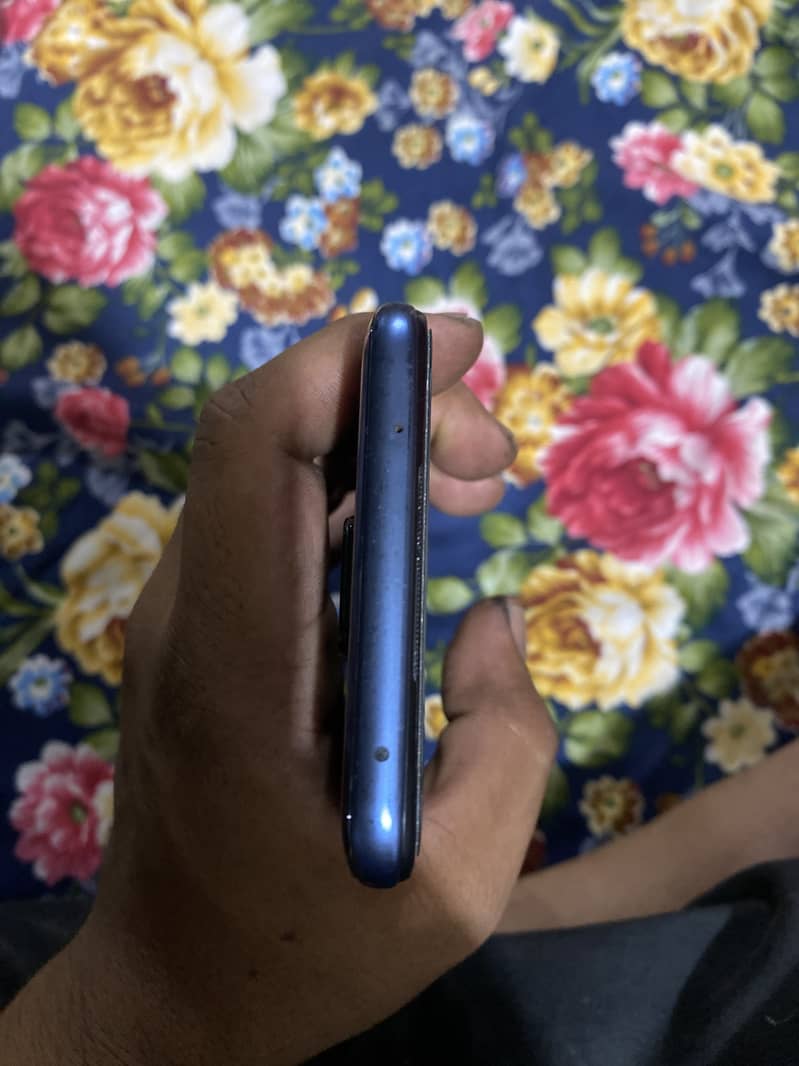 Xiaomi Redmi Note 9S 4