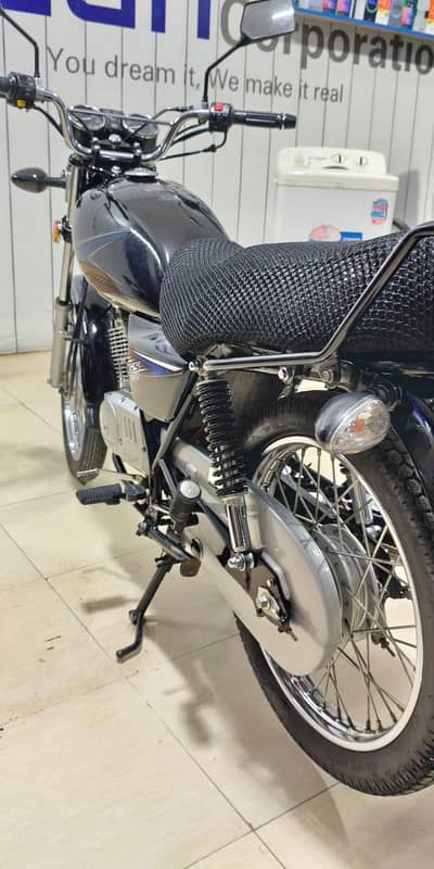 suzuki GS 150 brand new lush condition 6000 km drive only