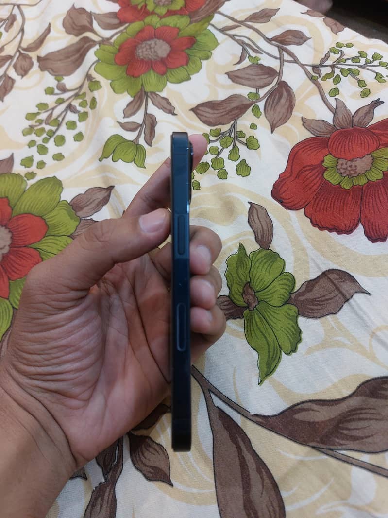 Apple iPhone 13 3