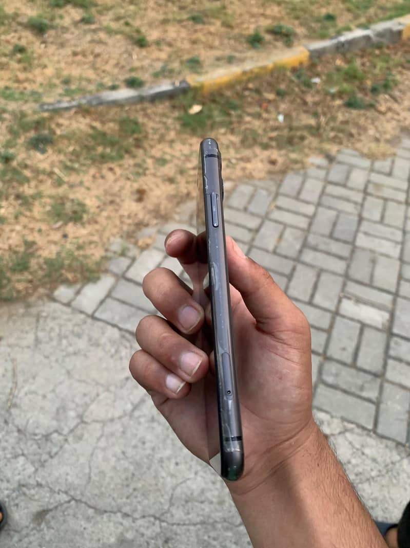 Apple iPhone 11 1