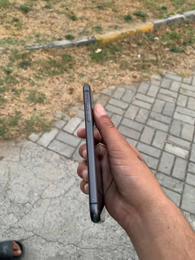 Apple iPhone 11 5
