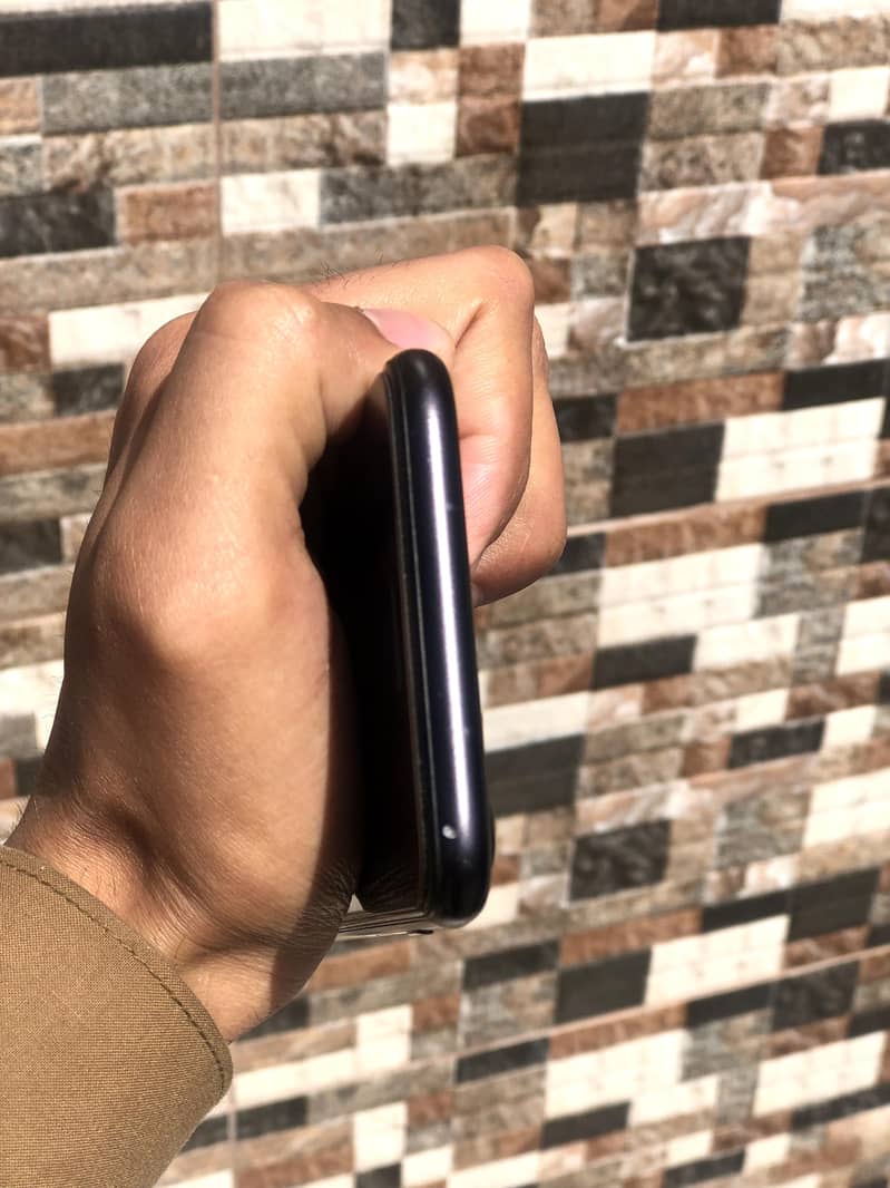 Apple iPhone 7 0