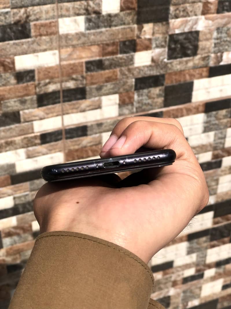 Apple iPhone 7 1