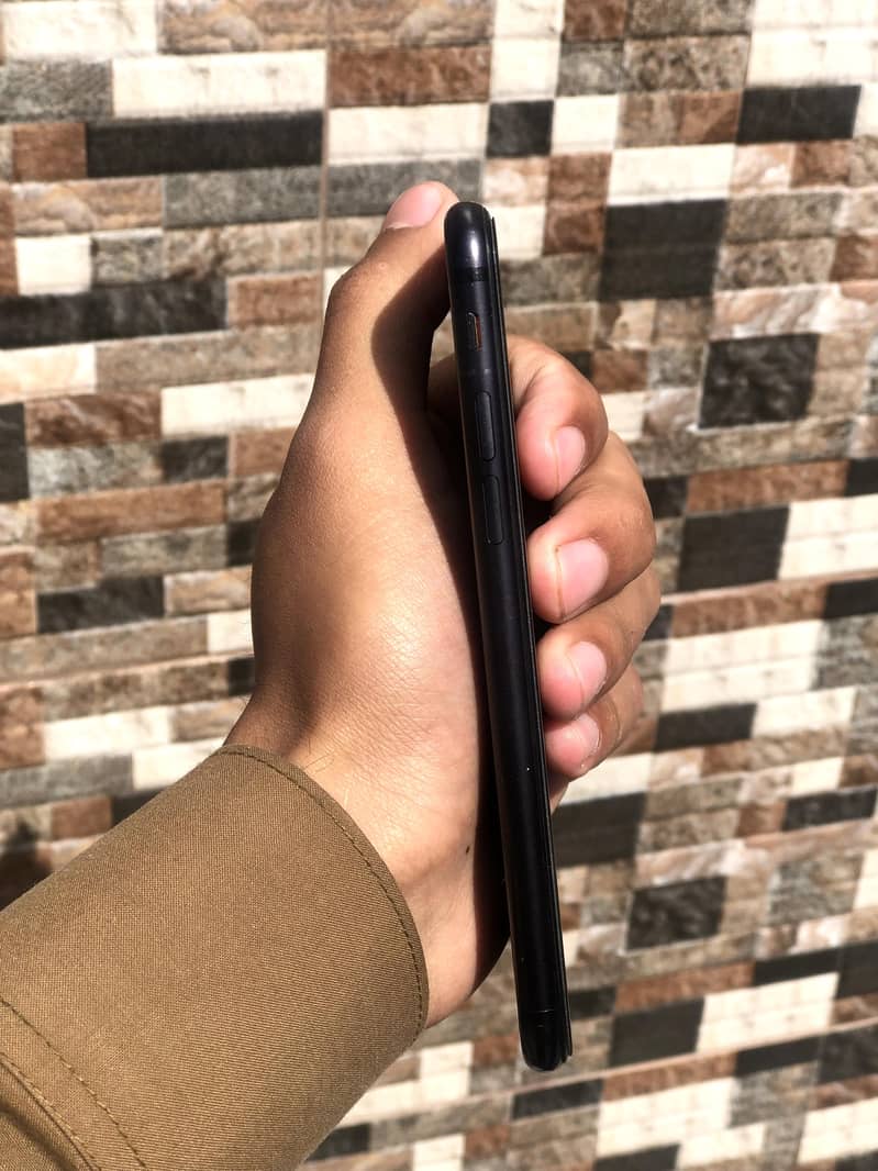 Apple iPhone 7 3