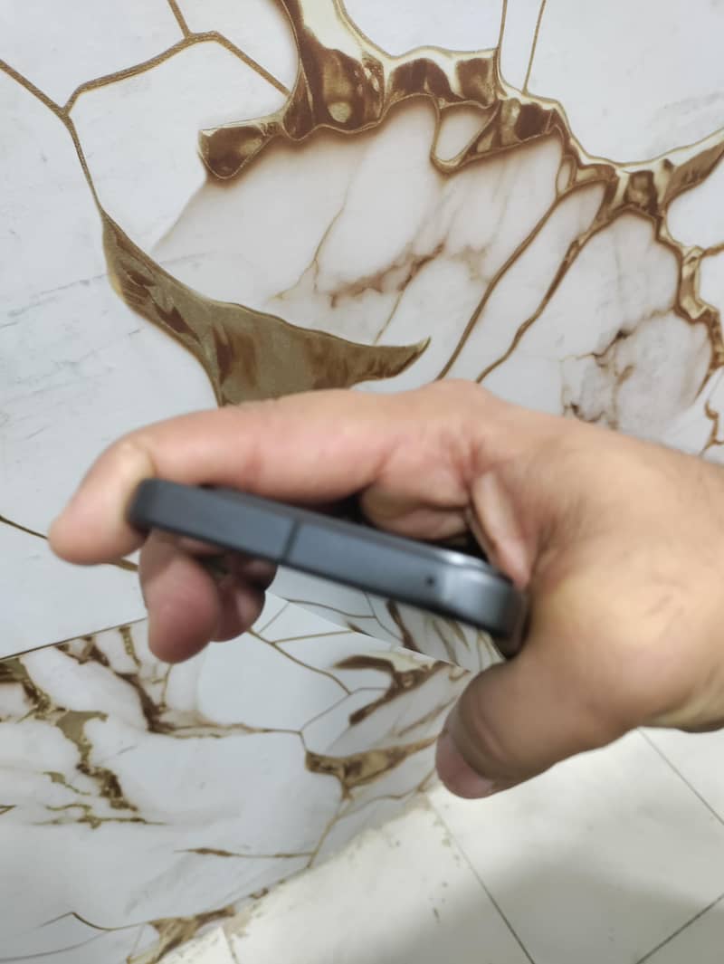 Google Pixel 9 5