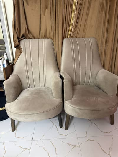 Bed and dressing table and chairs