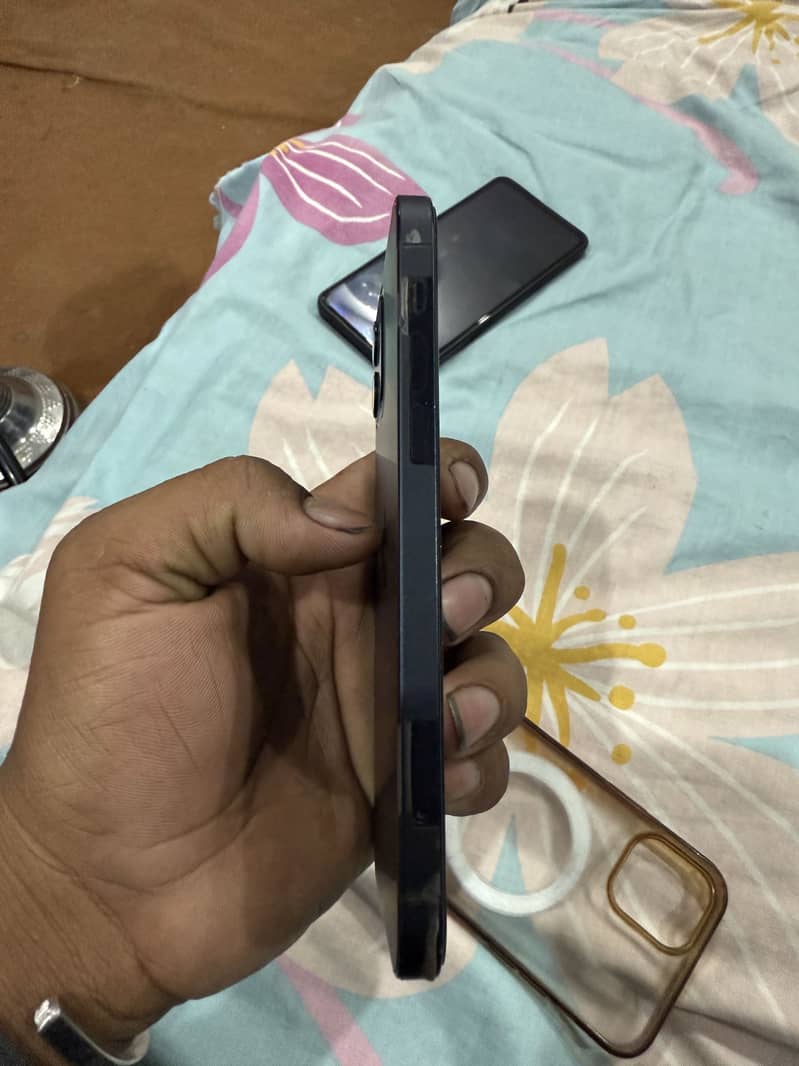 Apple iPhone 12 2