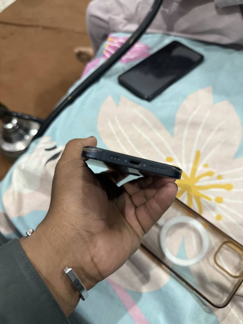 Apple iPhone 12 3