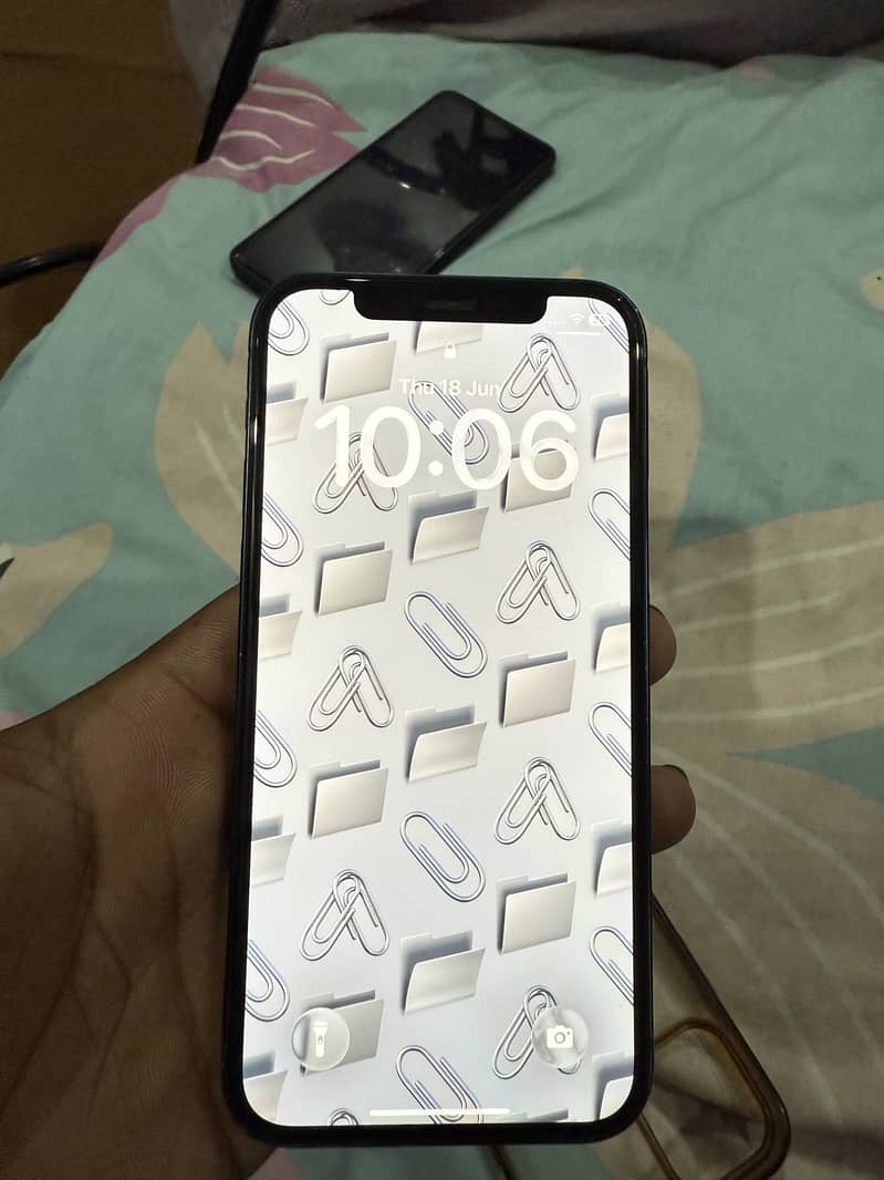 Apple iPhone 12 4
