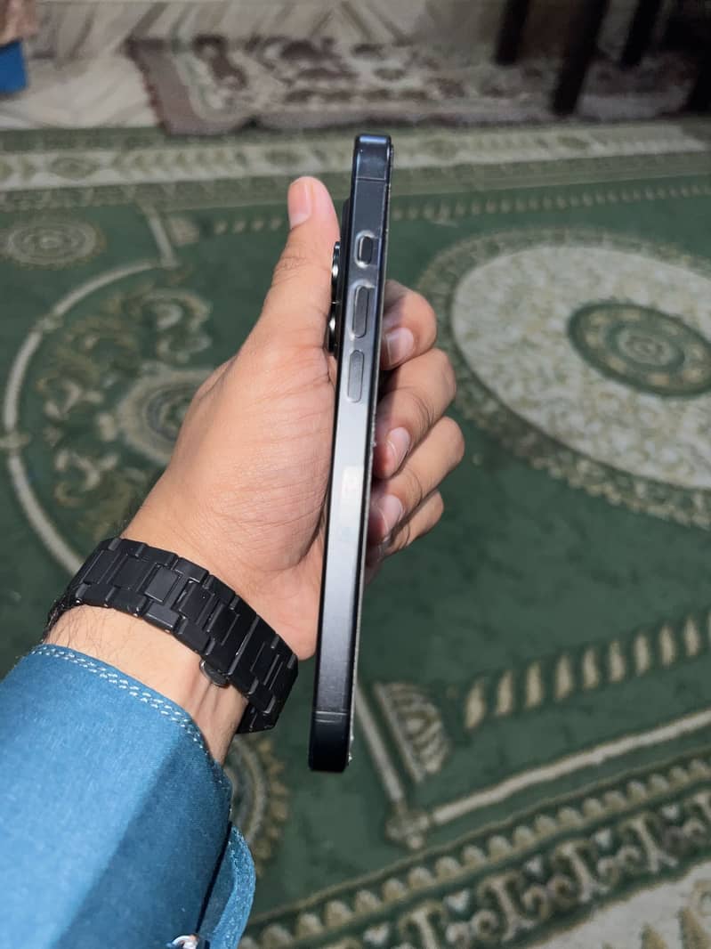 iPhone 15 pro 3