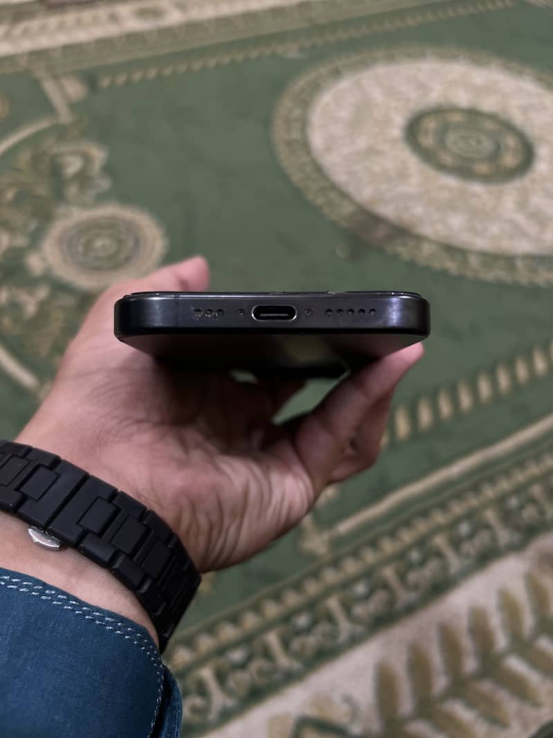iPhone 15 pro 4