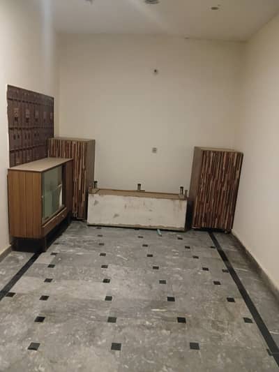 7 marla upper prtion for rent seprate gate ka sath