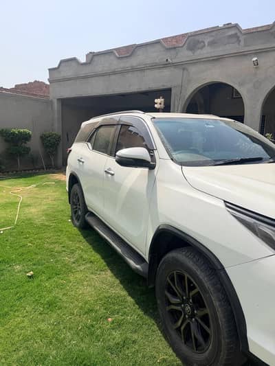Toyota Fortuner Legender 2023