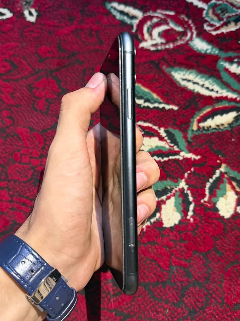 Apple iPhone 11 3